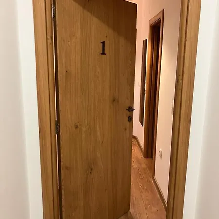 Petlov Salas Нови-Сад