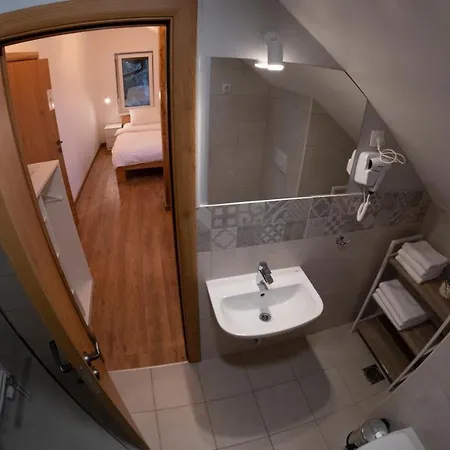 Petlov Salas Нови-Сад