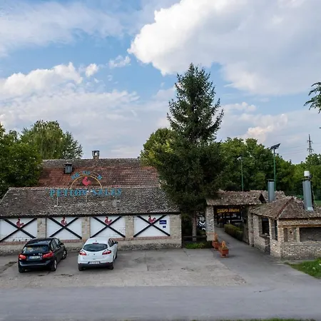 Petlov Salas Aparthotel *